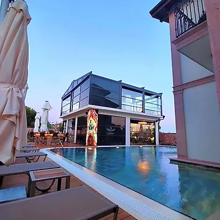 Hotel Cunda Baradiel