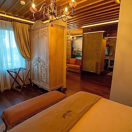 Cunda Baradiel Hotel *